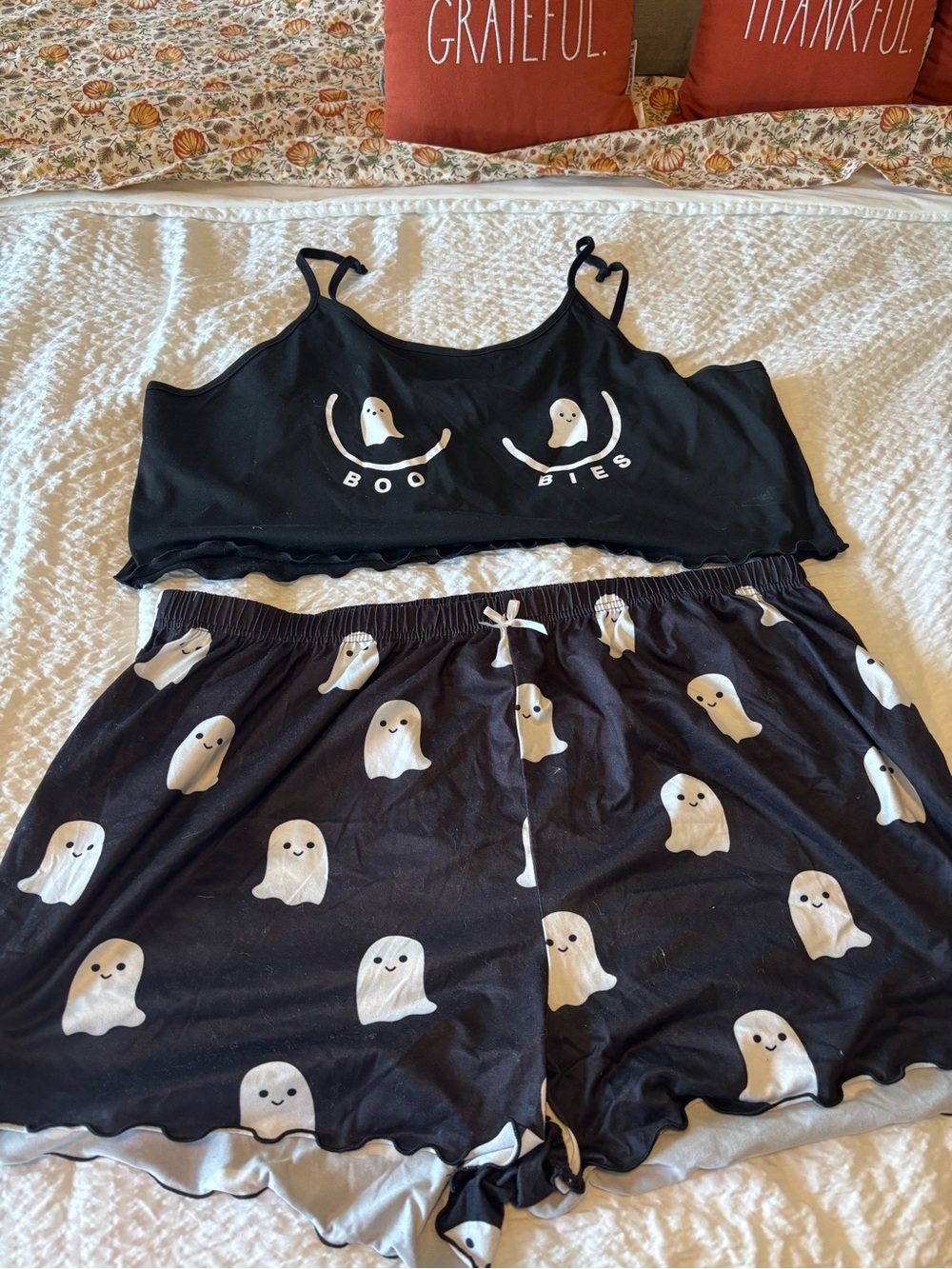 SHEIN Black Ghost Print Two-Piece Sleep Set